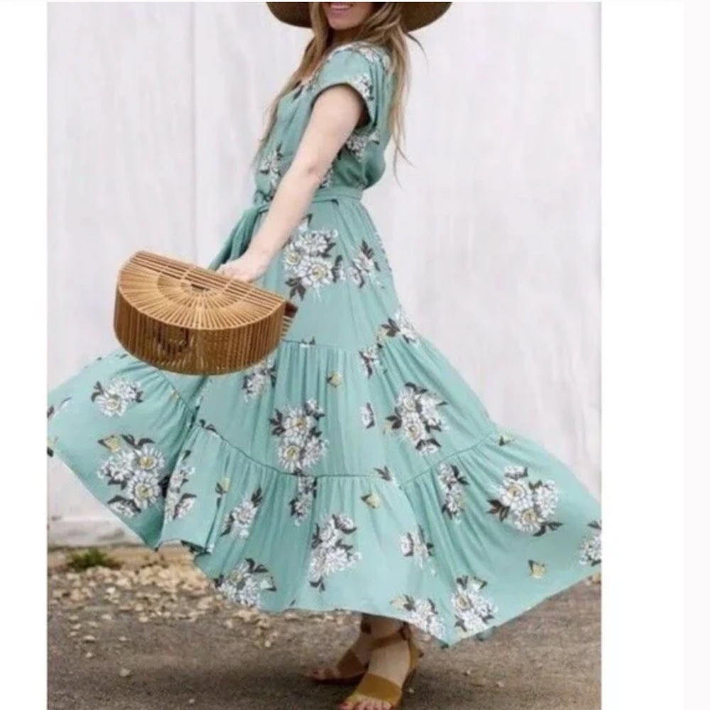 Free people, floral, belted dress in perfect condition